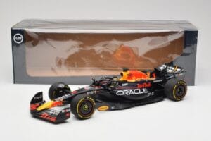 Oracle Red Bull Racing RB19 #1 M. Verstappen Winner Abu Dhabi GP 2023 Minichamps 1:18 110232301 Kov – obrázok 7 z 7