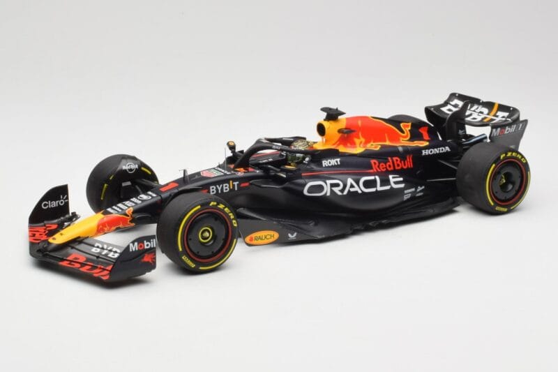 Oracle Red Bull Racing RB19 #1 M. Verstappen Winner Abu Dhabi GP 2023 Minichamps 1:18 110232301 Kov