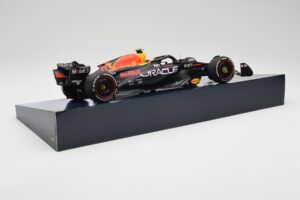 Red Bull Racing RB19 #11 S. Perez Winner Saudi Arabian GP 2023 Minichamps 1:18 113230111 Kov – obrázok 3 z 6