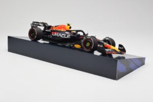 Red Bull Racing RB19 #11 S. Perez Winner Saudi Arabian GP 2023 Minichamps 1:18 113230111 Kov – obrázok 4 z 6