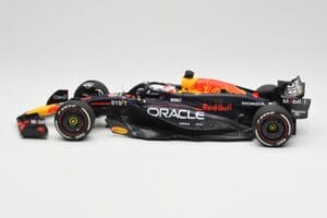 Oracle Red Bull Racing RB20 #1 M. Verstappen Winner Bahrain GP 2024 Minichamps 1:18 110240101 Kov – obrázok 3 z 7