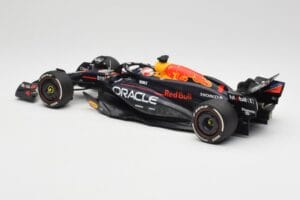 Oracle Red Bull Racing RB20 #1 M. Verstappen Winner Bahrain GP 2024 Minichamps 1:18 110240101 Kov – obrázok 5 z 7