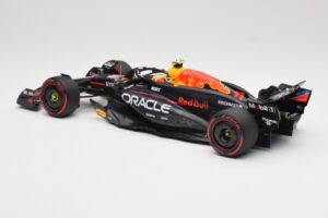 Red Bull Racing RB20 #11 S. Perez Bahrain GP 2024 Minichamps 1:18 110240111 Kov – obrázok 5 z 7