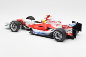 Panasonic Toyota Racing TF106 #8 R. Schumacher F1 2006 Minichamps 1:18 100060007 Kov – obrázok 5 z 6