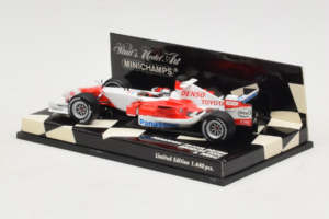 Toyota TF106 Panasonic #12 J. Trulli Panasonic Toyota Racing Showcar 2006 Minichamps 1:43 400060078 Kov – obrázok 3 z 5