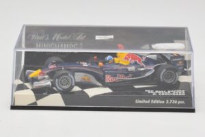 Red Bull Racing D. Coulthard Showcar 2005 Minichamps 1:43 400050084 Kov – obrázok 5 z 5