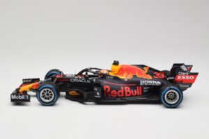 Red Bull Racing Honda RB16B #33 M. Verstappen Belgian GP Winner 2021 Minichamps 1:18 110211333 Živica – obrázok 3 z 7