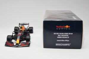 Red Bull Racing Honda RB16B #33 M. Verstappen Belgian GP Winner 2021 Minichamps 1:18 110211333 Živica – obrázok 6 z 7