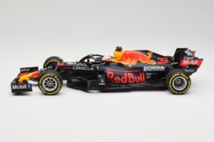 Red Bull Racing Honda RB16B #33 M. Verstappen Mexican GP Winner 2021 Minichamps 1:18 110211933 Živica – obrázok 3 z 6