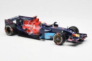 Red Bull Racing RB6 #6 M. Webber F1 Showcar 2010 Minichamps 1:18 150100076 Kov – obrázok 4 z 6