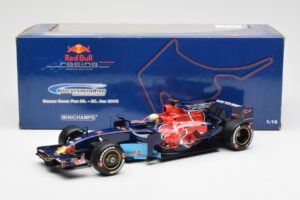 Red Bull Racing RB6 #6 M. Webber F1 Showcar 2010 Minichamps 1:18 150100076 Kov – obrázok 6 z 6