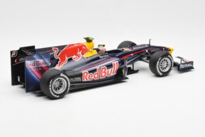 Red Bull RB6 #7 M. Webber Red Bull Racing Showcar 2010 Minichamps 1:18 150100076-R1 Kov – obrázok 2 z 6