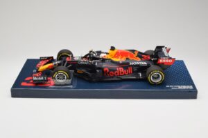 Red Bull Racing Honda RB16B #33 M. Verstappen Emilia Romagna GP 2021 Case Edition Minichamps 1:18 113210133 Živica
