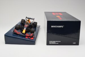 Red Bull Racing Honda RB16B #33 M. Verstappen Emilia Romagna GP 2021 Case Edition Minichamps 1:18 113210133 Živica – obrázok 6 z 7