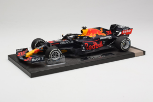 Red Bull Racing RB16B #33 M. Verstappen Monaco GP Winner 2021 Minichamps 1:18 113210533-R1 Živica – obrázok 2 z 6