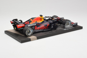 Red Bull Racing RB16B #33 M. Verstappen Monaco GP Winner 2021 Minichamps 1:18 113210533-R1 Živica – obrázok 3 z 6