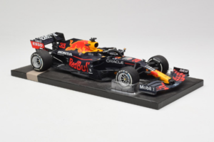 Red Bull Racing RB16B #33 M. Verstappen Monaco GP Winner 2021 Minichamps 1:18 113210533-R1 Živica – obrázok 4 z 6