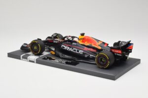 Oracle Red Bull Racing RB18 #33 M. Verstappen Belgian GP 2022 Minichamps 1:18 113221401 Živica – obrázok 5 z 7