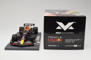 Oracle Red Bull Racing RB18 #33 M. Verstappen Belgian GP 2022 Minichamps 1:18 113221401 Živica – obrázok 6 z 7