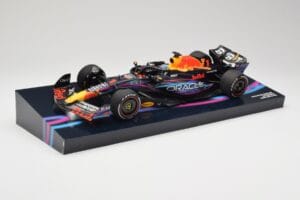 Oracle Red Bull Racing RB19 #33 M. Verstappen Miami GP 2023 Case Edition Minichamps 1:18 113233501 Živica – obrázok 2 z 7