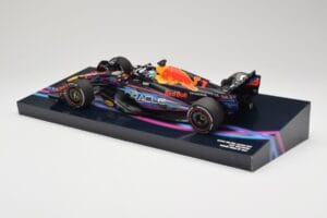 Oracle Red Bull Racing RB19 #33 M. Verstappen Miami GP 2023 Case Edition Minichamps 1:18 113233501 Živica – obrázok 5 z 7