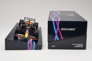 Oracle Red Bull Racing RB19 #33 M. Verstappen Miami GP 2023 Case Edition Minichamps 1:18 113233501 Živica – obrázok 6 z 7