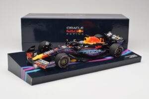 Oracle Red Bull Racing RB19 #33 M. Verstappen Miami GP 2023 Case Edition Minichamps 1:18 113233501 Živica – obrázok 7 z 7