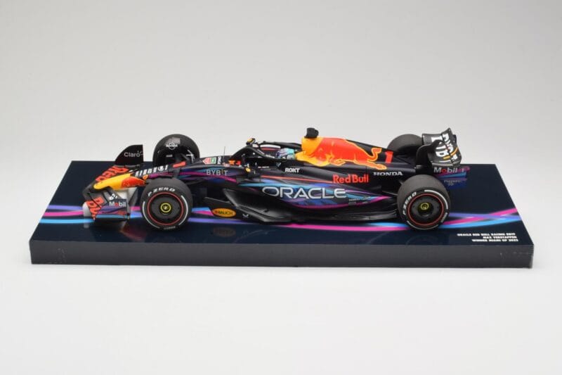 Oracle Red Bull Racing RB19 #33 M. Verstappen Miami GP 2023 Case Edition Minichamps 1:18 113233501 Živica