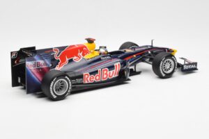Red Bull Racing Renault RB5 #5 S. Vettel Showcar 2010 Minichamps 1:18 153100175 Kov – obrázok 2 z 6