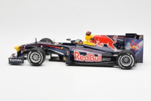 Red Bull Racing Renault RB5 #5 S. Vettel Showcar 2010 Minichamps 1:18 153100175 Kov – obrázok 3 z 6