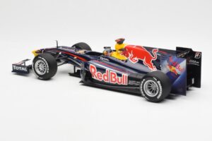 Red Bull Racing Renault RB5 #5 S. Vettel Showcar 2010 Minichamps 1:18 153100175 Kov – obrázok 5 z 6