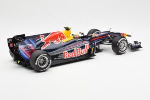 Red Bull Racing Renault RB6 #6 M. Webber F1 2010 Minichamps 1:18 110100006 Kov – obrázok 2 z 6