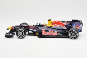 Red Bull Racing Renault RB6 #6 M. Webber F1 2010 Minichamps 1:18 110100006 Kov – obrázok 3 z 6