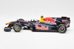 Red Bull Racing Renault RB6 #5 S. Vettel F1 World Champion 2010 Minichamps 1:18 110100005 Kov – obrázok 3 z 6