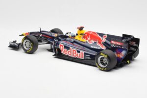 Red Bull Racing Renault RB6 #5 S. Vettel F1 World Champion 2010 Minichamps 1:18 110100005 Kov – obrázok 5 z 6