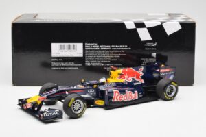 Red Bull Racing Renault RB6 #5 S. Vettel F1 World Champion 2010 Minichamps 1:18 110100005 Kov – obrázok 6 z 6