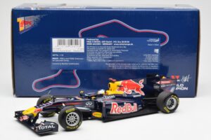 Red Bull Racing Renault RB6 #5 S. Vettel F1 World Champion Showcar 2010 Minichamps 1:18 150100075 Kov – obrázok 6 z 6