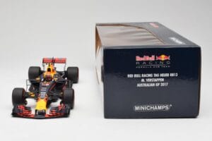 Red Bull Racing RB13 Tag Heuer #33 M. Verstappen Australian GP 2017 Minichamps 1:18 110170033 Živica – obrázok 6 z 7
