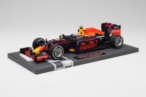 Red Bull RB12 #33 M. Verstappen Spain GP Winner 2016 Minichamps 1:18 117160333 Kov – obrázok 2 z 7