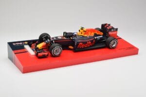 Red Bull RB12 #33 M. Verstappen Spain GP Winner 2016 Minichamps 1:18 147160533 Kov – obrázok 2 z 6