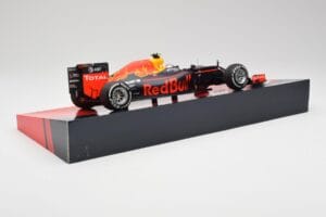 Red Bull RB12 #33 M. Verstappen Spain GP Winner 2016 Minichamps 1:18 147160533 Kov – obrázok 3 z 6
