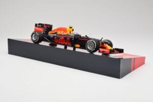 Red Bull RB12 #33 M. Verstappen Spain GP Winner 2016 Minichamps 1:18 147160533 Kov – obrázok 4 z 6