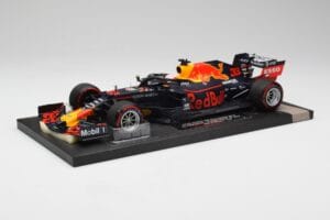 Red Bull RB15 #33 M. Verstappen Brazil GP Winner 2019 Minichamps 1:18 113191933 Kov – obrázok 2 z 7