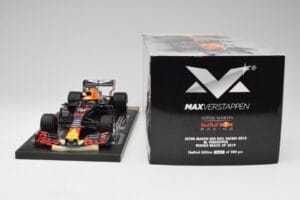 Red Bull RB15 #33 M. Verstappen Brazil GP Winner 2019 Minichamps 1:18 113191933 Kov – obrázok 7 z 7