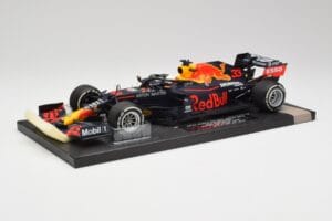 Red Bull RB16 #33 M. Verstappen Abu Dhabi GP Winner 2020 Minichamps 1:18 113201733 Kov – obrázok 2 z 6