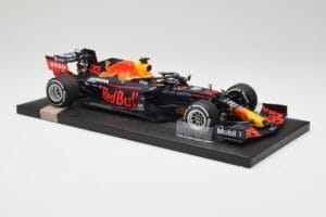 Red Bull RB16 #33 M. Verstappen Red Bull Racing 70th Anniversary GP Winner 2020 Minichamps 1:18 113200533-M1 Živica – obrázok 4 z 7