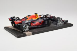Red Bull RB16B #33 M. Verstappen Dutch GP Winner 2021 Minichamps 1:18 113212533 Kov – obrázok 3 z 7