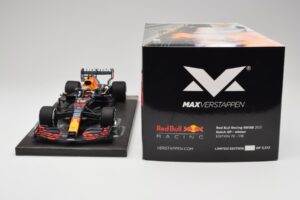 Red Bull RB16B #33 M. Verstappen Dutch GP Winner 2021 Minichamps 1:18 113212533 Kov – obrázok 7 z 7