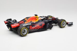 Red Bull RB16B #33 M. Verstappen Emilia Romagna GP Winner Mid Race Tyres 2021 Minichamps 1:18 110210133 Kov – obrázok 2 z 7