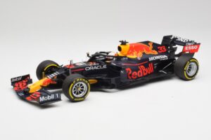 Red Bull RB16B #33 M. Verstappen Emilia Romagna GP Winner Mid Race Tyres 2021 Minichamps 1:18 110210133 Kov